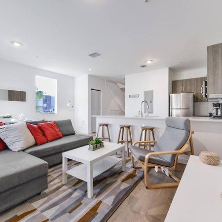 Amazing Town House 15 Min From The Beach Wfree Parking Villa Miami Eksteriør billede