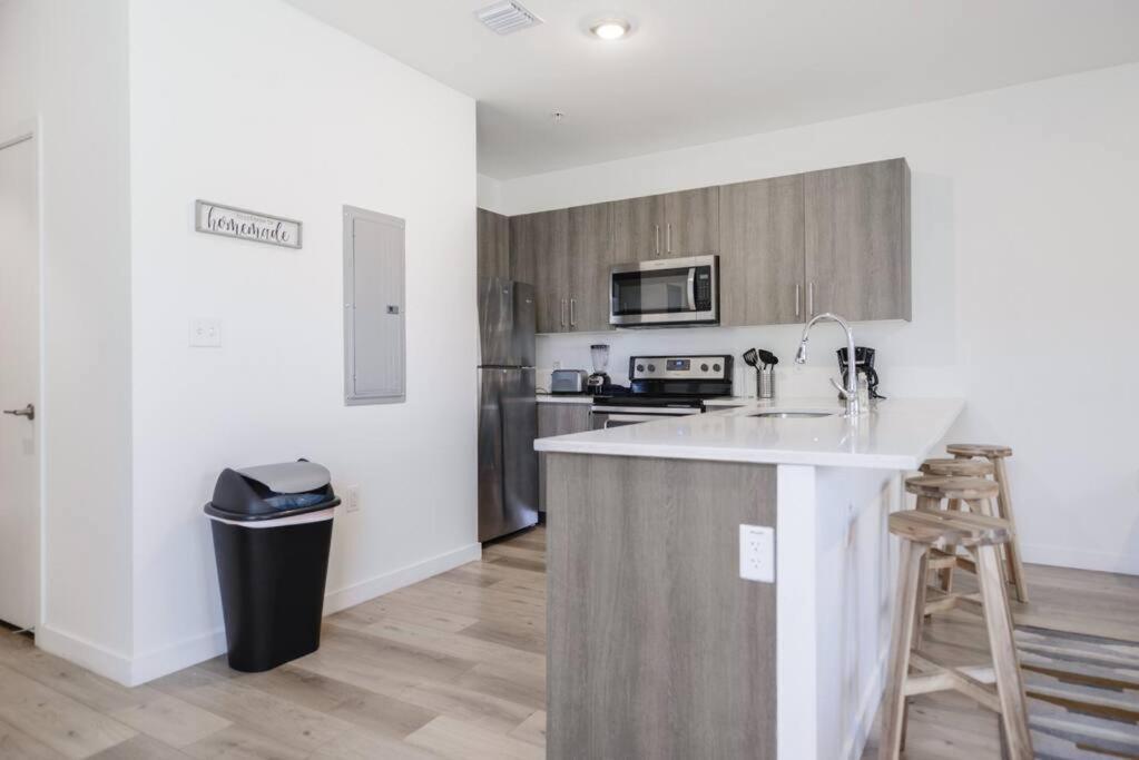 Amazing Town House 15 Min From The Beach Wfree Parking Villa Miami Eksteriør billede