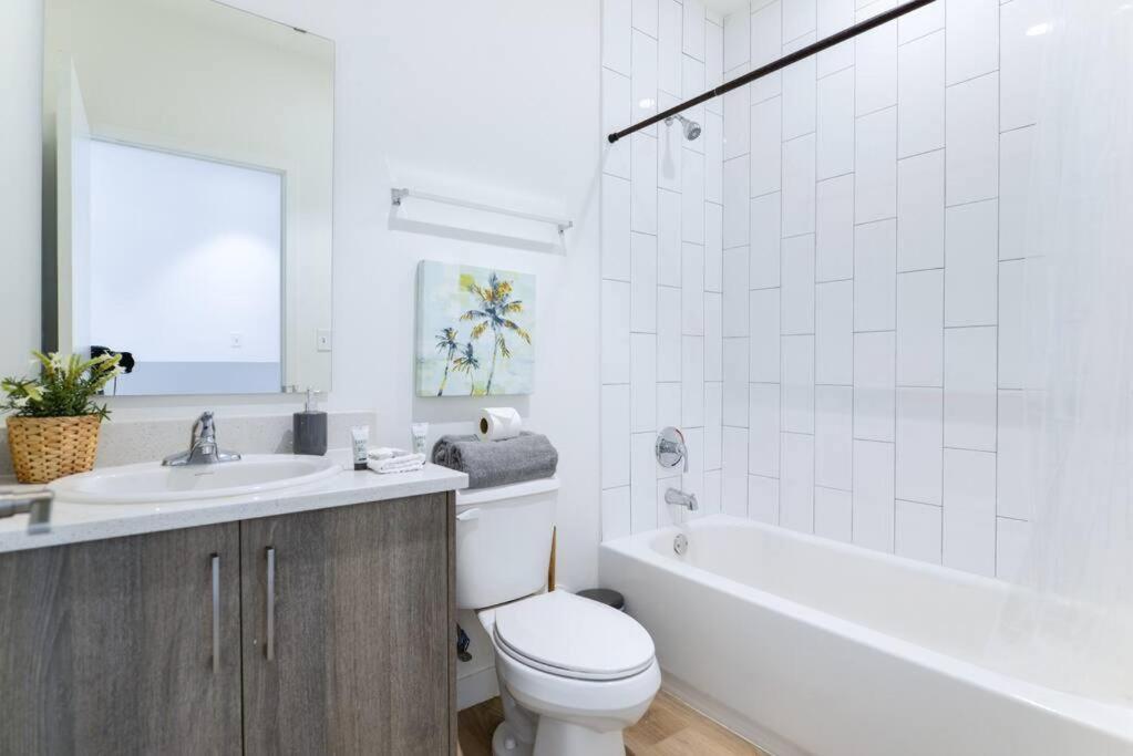Amazing Town House 15 Min From The Beach Wfree Parking Villa Miami Eksteriør billede