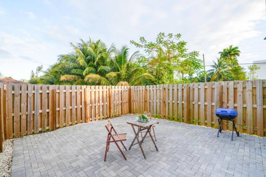Amazing Town House 15 Min From The Beach Wfree Parking Villa Miami Eksteriør billede